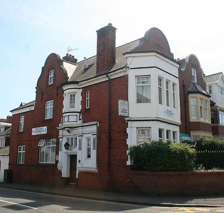 The Knoll Guesthouse Newport  Buitenkant foto
