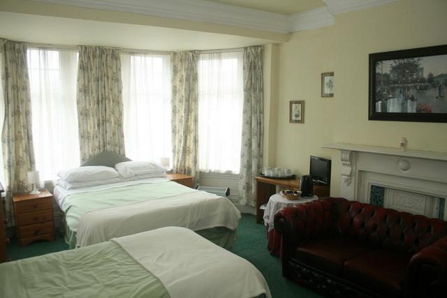 The Knoll Guesthouse Newport  Kamer foto
